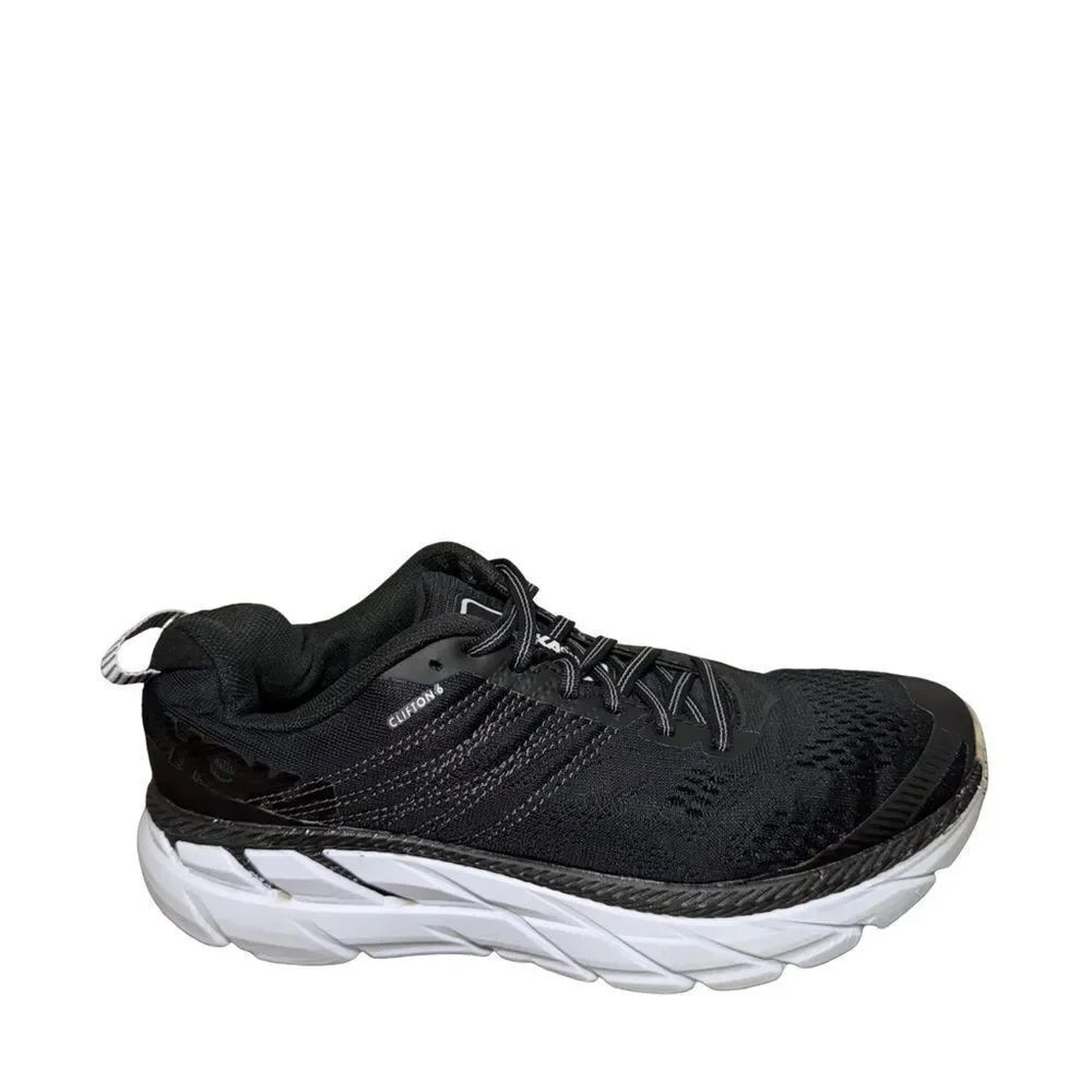 Hoka women’s Clifton 6 size 8 Black and White Athletic Shoes